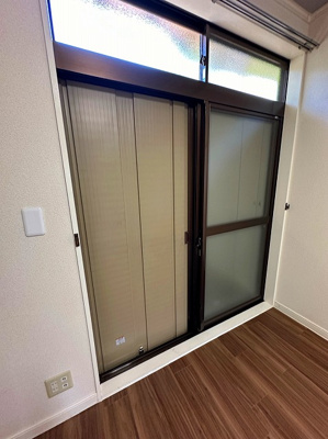 【セキュリティ】 | ハイツ寺の台 | 雨戸付きなので夜やお出かけ時も安心です！雨戸は冬場の寒さ対策にもなります◎