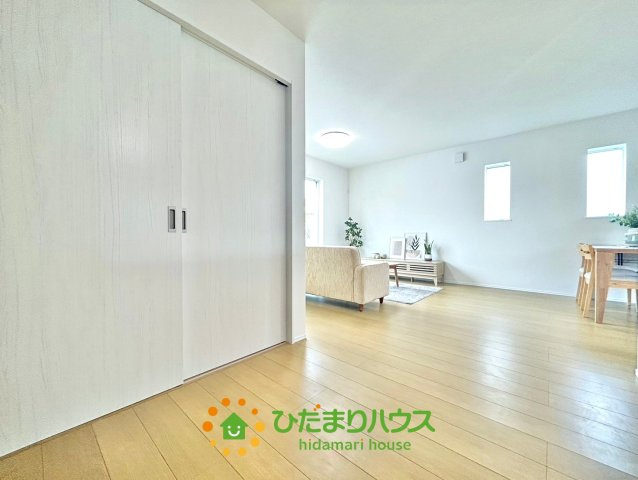 杉戸町堤根　新築一戸建て　03　クレアスタウンの居間・リビング|明るく開放感のあるリビングで家族団らん！