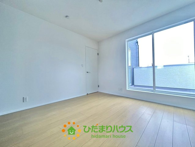 杉戸町堤根　新築一戸建て　03　クレアスタウンの寝室|バルコニーに面したお部屋で採光良好です。