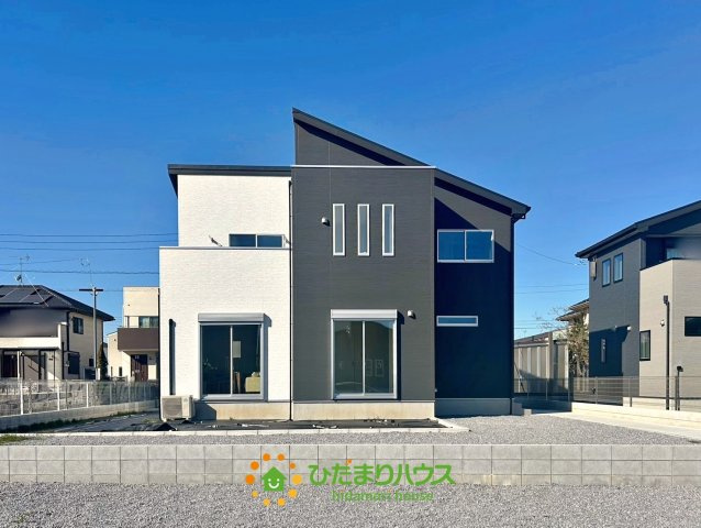 杉戸町堤根　新築一戸建て　03　クレアスタウンの外観|２色使いのスタイリッシュな外観です。