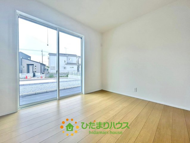 杉戸町堤根　新築一戸建て　03　クレアスタウンの洋室|リビング横のお部屋はお子様のプレイルームや趣味のお部屋としても！