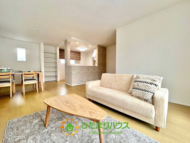 杉戸町堤根　新築一戸建て　03　クレアスタウンの居間・リビング|広々20.5帖のLDKでご家族が自然と集まる空間に。。