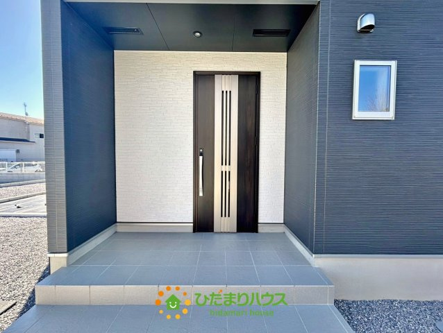 杉戸町堤根　新築一戸建て　03　クレアスタウンの玄関|シンプルなデザインで上品な玄関です。