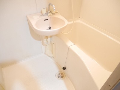 【浴室】 | ピュア箱崎 | 別号室の写真になります。現況優先。