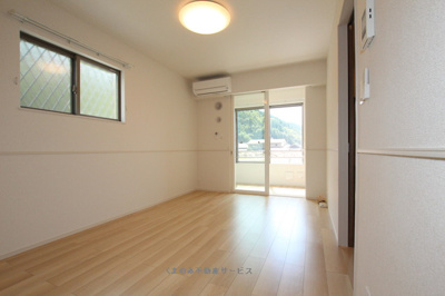 【居間・リビング】 | ソレアード花月 | 使いやすい居間です
ソレアード花月　104号室　2021/9/20撮影