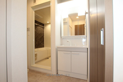 【独立洗面台】 | ソレアード花月 | 朝の身支度には欠かせない独立洗面化粧台
ソレアード花月　104号室　2021/9/20撮影