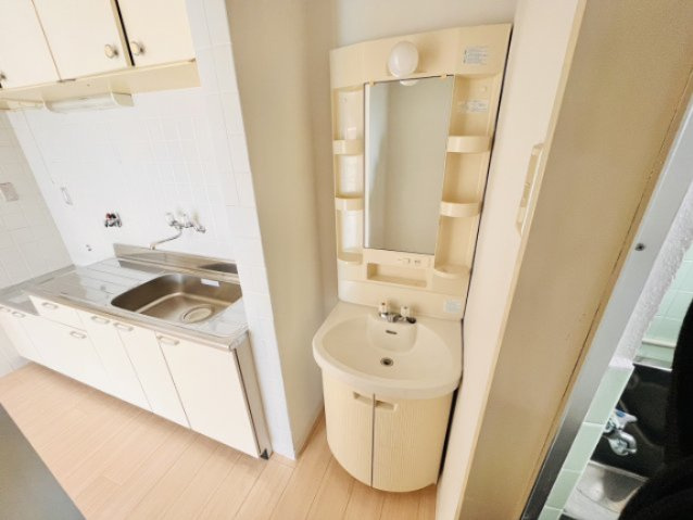 独立洗面台あり、毎朝おしゃれに忙しい女性の方におすすめです