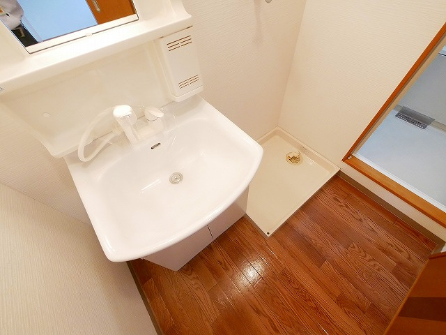 クレドール1番館の洗面所|脱衣スペースもあります