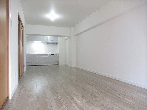 ボーン平尾の居間・リビング|リビングダイニングキッチン約１６．０畳