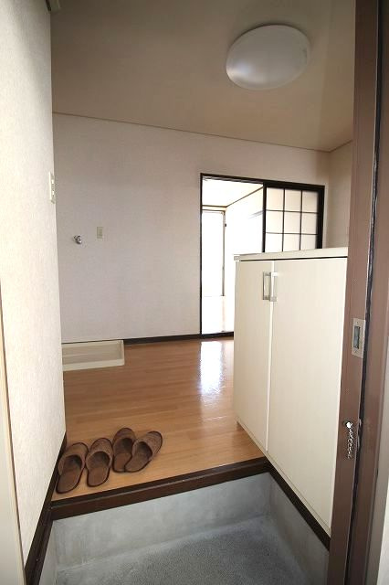 長崎ハイツの玄関|落ち着いた玄関です
※間取り反転の場合あり、内装が若干異なる場合がございます