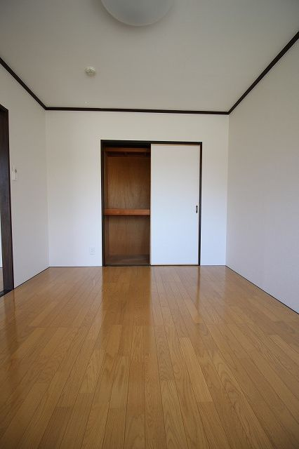 長崎ハイツの収納|収納があります
※間取り反転の場合あり、内装が若干異なる場合がございます