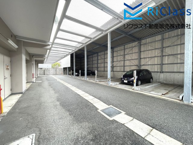 ツイン大開1号館の駐車場