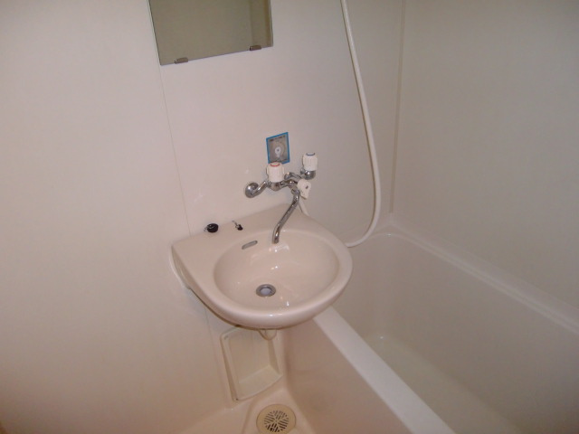 シャトラン弓木三番館の浴室