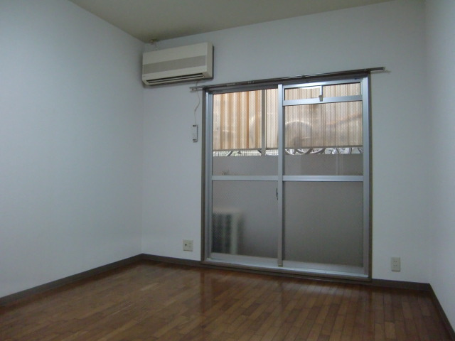 シャトラン弓木三番館の居間・リビング