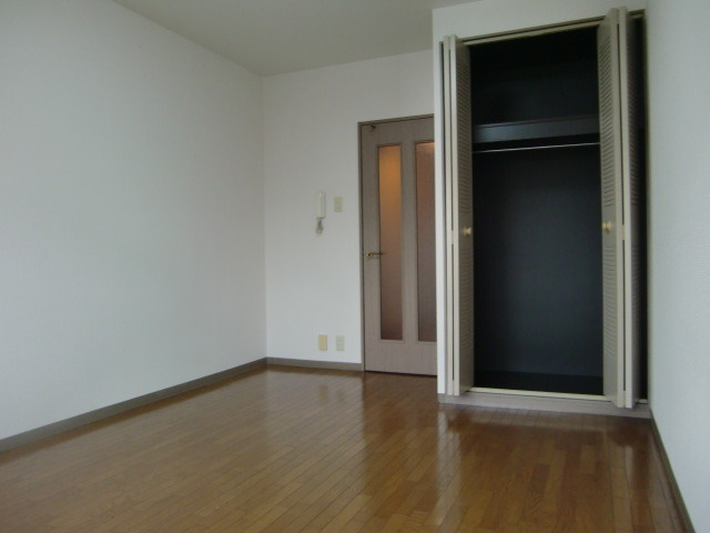 シャトラン弓木三番館の収納