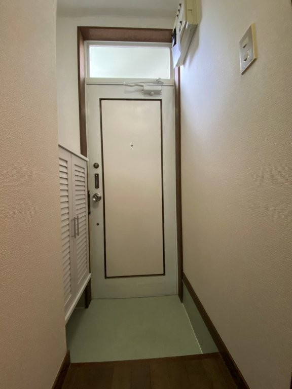 メゾンアキの玄関
