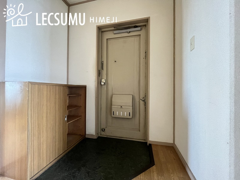 ローレルハイツ姫路天満B棟の玄関