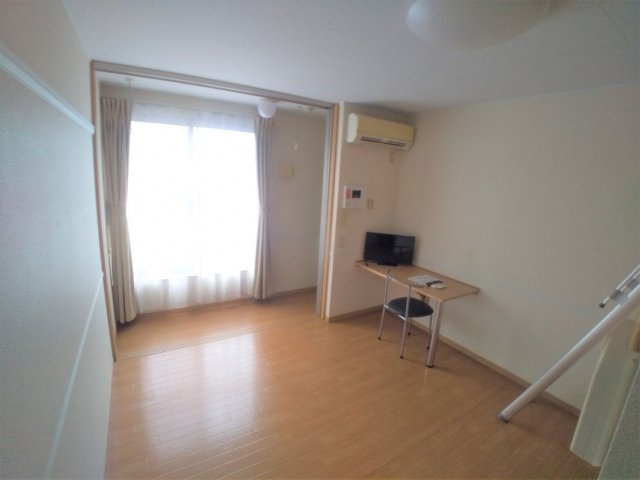 レオパレスプレミールの居間・リビング|リビングです