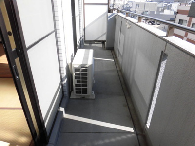 【バルコニー】 | エトワール小松 | 朝日がよく当たるバルコニーです。