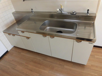 【キッチン】 | エトワール小松 | 広くて収納多数のきれいなキッチンです。