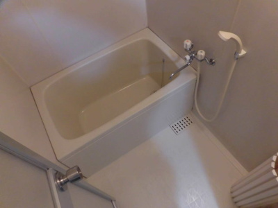 【浴室】 | エトワール小松 | 綺麗な広いバスルームです。