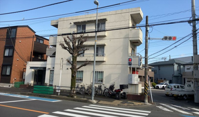 【現況写真】 | ポケットハイツ本厚木 | 景色重視でお家選ぶをするとスーパーが遠い！学校が遠い！など生活をするうえで利便性で困ることもあります。まず一度現地を見学する際に、周辺の施設などがあるかを確認し、暮らし始めた後のことを想像しましょう。