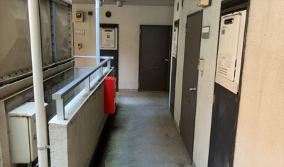 【内装】 | ポケットハイツ本厚木 | 共有部分は、住民なら誰もが使える設備のこと。例えば駐車場やエレベーター、インターネット設備、セキュリティ設備などがあります。他にも、マンションの廊下・外部階段やエントランス・ゴミ置き場などがあります。