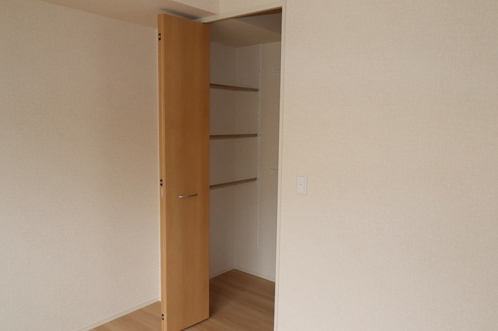 メゾン ド プリュネ Aの収納|A103 洋室ワンステップクローゼット