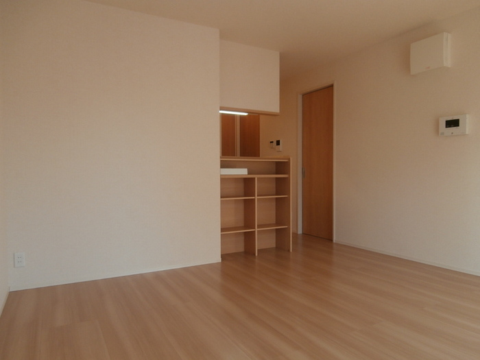 メゾン ド プリュネ Aの居間・リビング|居室・リビング