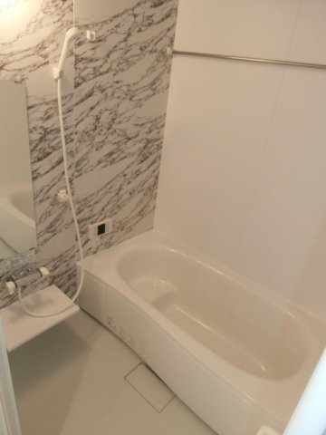 メゾン ド プリュネ Aの浴室|バス