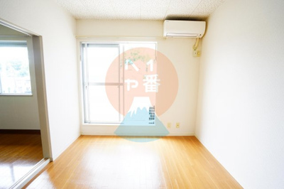 【その他】 | コート城山 | お部屋は6帖です。