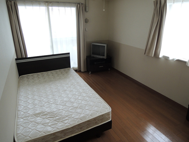 南西角部屋で二面採光です