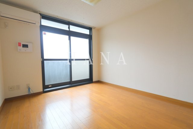 レオパレスフロイデンルーフの寝室