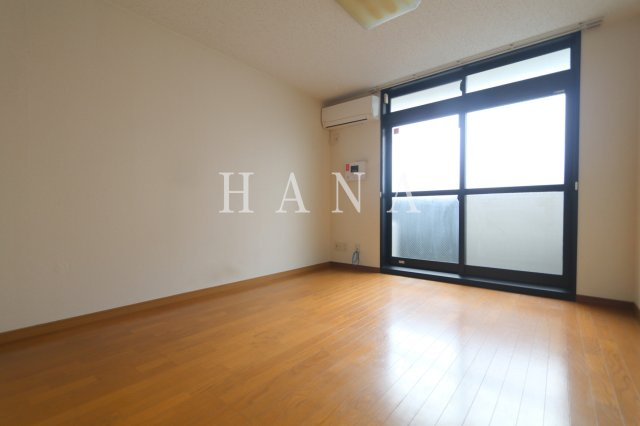 レオパレスフロイデンルーフの居間・リビング