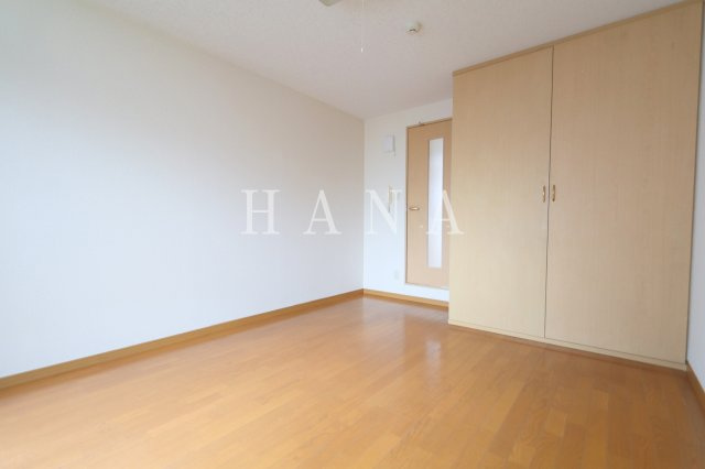 レオパレスフロイデンルーフの居間・リビング