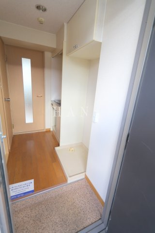 レオパレスフロイデンルーフの玄関