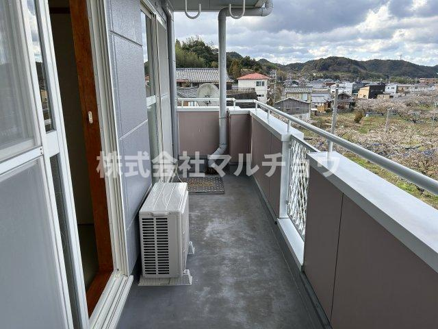 衣笠キャスルハイツのバルコニー|お洗濯にも便利なバルコニー付き