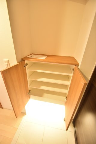 大阪市都島区中野町１丁目の賃貸マンションの玄関
