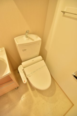 大阪市都島区中野町１丁目の賃貸マンションのトイレ