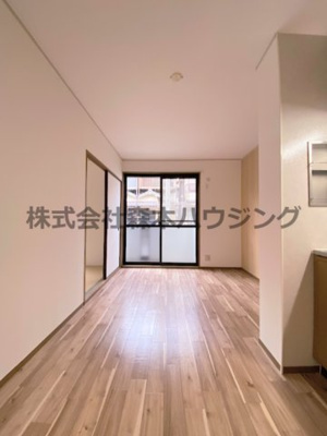 【居間・リビング】 | 　コスモコート東 | きれいな居間です