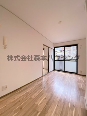 【居間・リビング】 | 　コスモコート東 | ゆったり過ごせる居間です