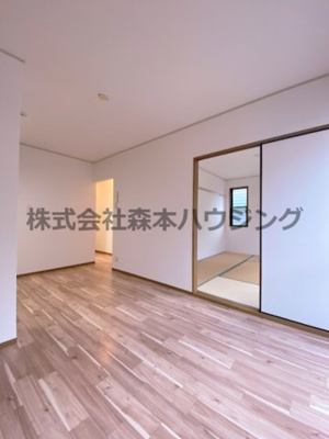 【居間・リビング】 | 　コスモコート東 | こちらの居間で趣味の時間をお楽しみください