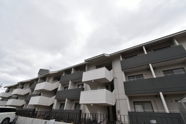 スカイロードとのしろの外観|最上階で日当たり・通風良好な南向きRC構造の外観。