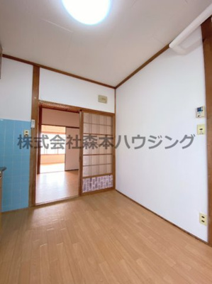 【居間・リビング】 | 　緑町マンション | こちらの居間で趣味の時間をお楽しみください
