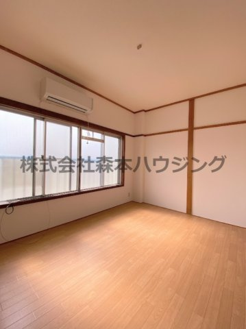 【洋室】 | 　緑町マンション | 広々とした洋室です