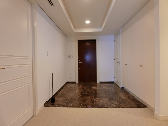 渋谷区神宮前５丁目の賃貸マンションの玄関