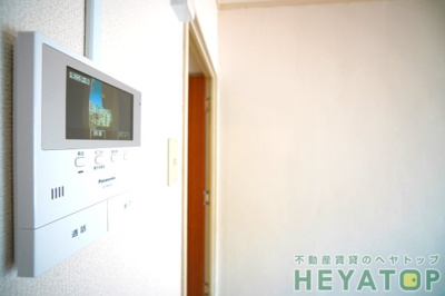 【セキュリティ】 | 浅井ハイツ | モニター付きドアホンで安心確認（同仕様写真）