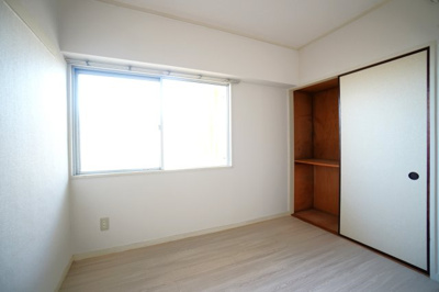 【内装】 | 浅井ハイツ | 洋室６帖（同仕様写真）