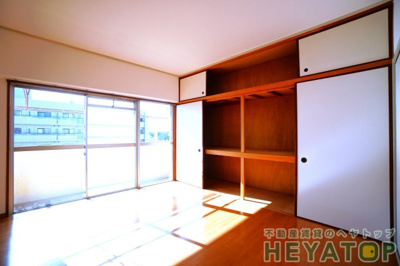 【収納】 | 浅井ハイツ | 洋室８帖の収納（同仕様写真）