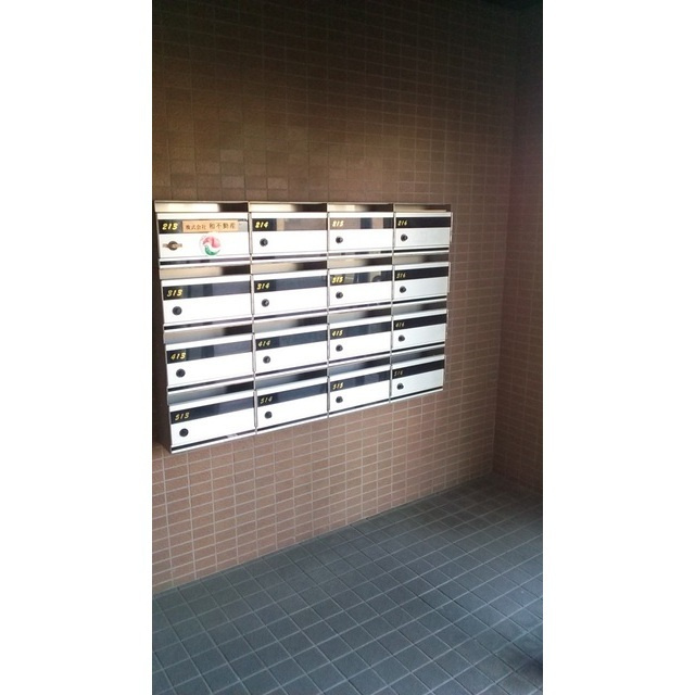 第五松波ビル東館のエントランス|ポスト